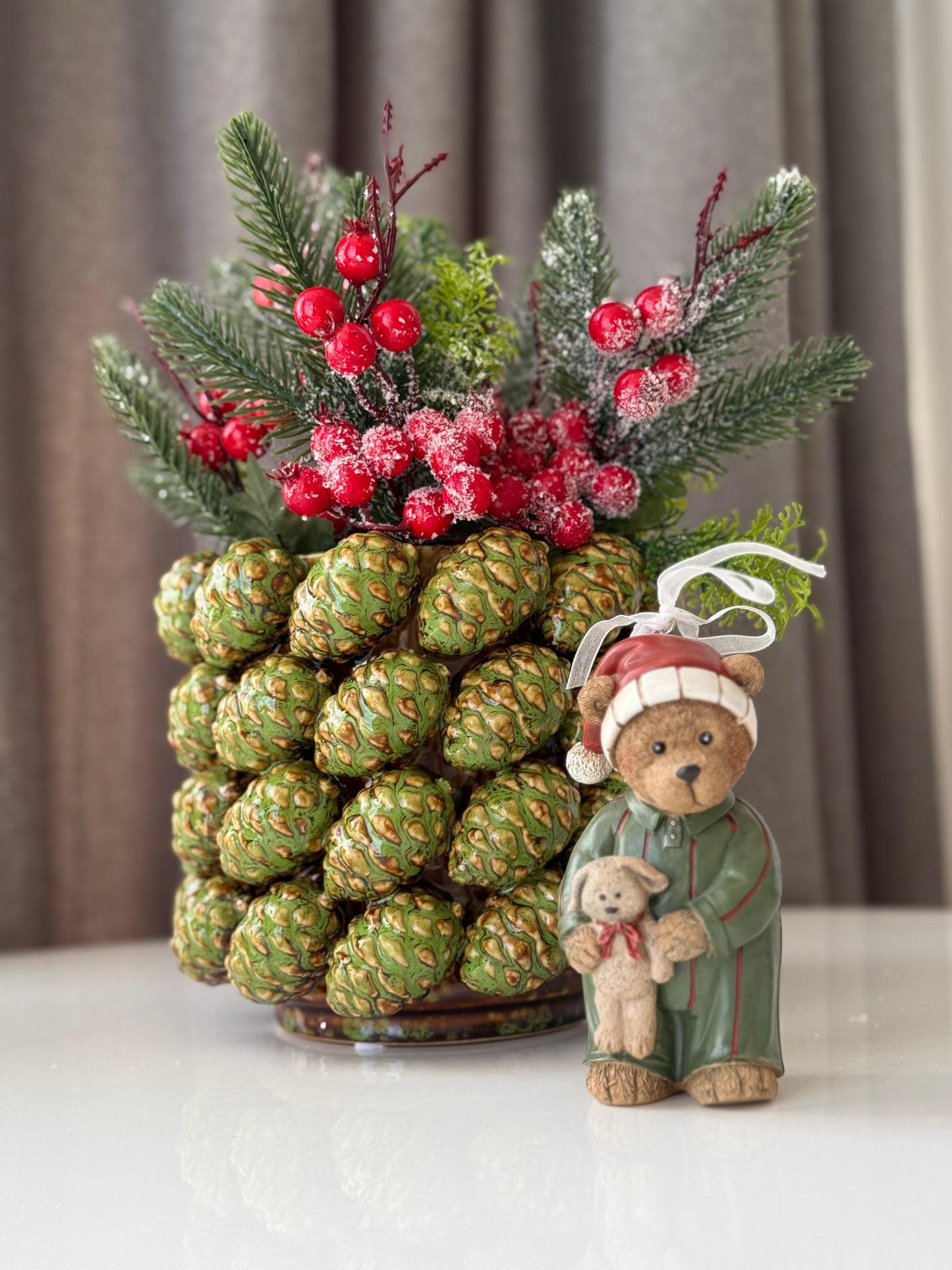 Новорічна гілка з ягодами 🎄, 27 см