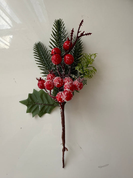 Новорічна гілка з ягодами 🎄, 27 см